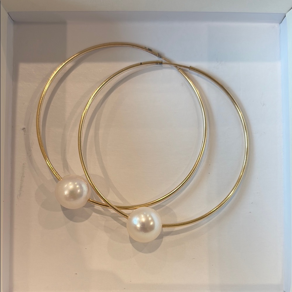 EUC Carden Avenue Coco Gold Infinity Hoop with While Pearl 56mm - Picture 4 of 6